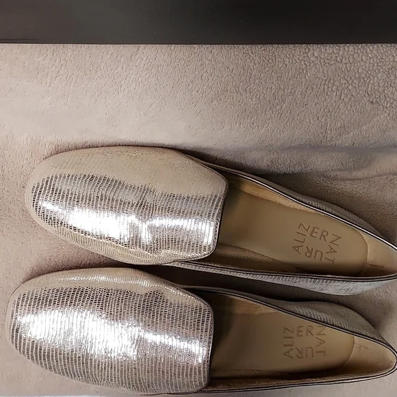 Naturalizer Beige Flats - Picture 4 of 5